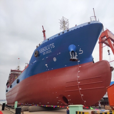 江蘇大洋海裝7999DWT加油船下水